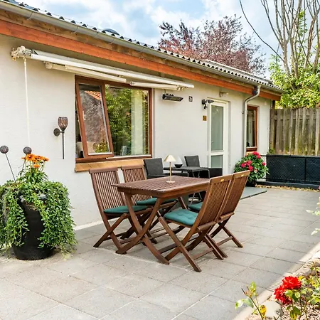 Villa Skylight - Private Terrace, Free Parking & Walk To