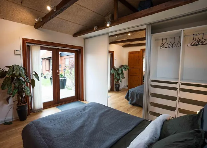 Skylight - Private Terrace, Free Parking & Walk To *