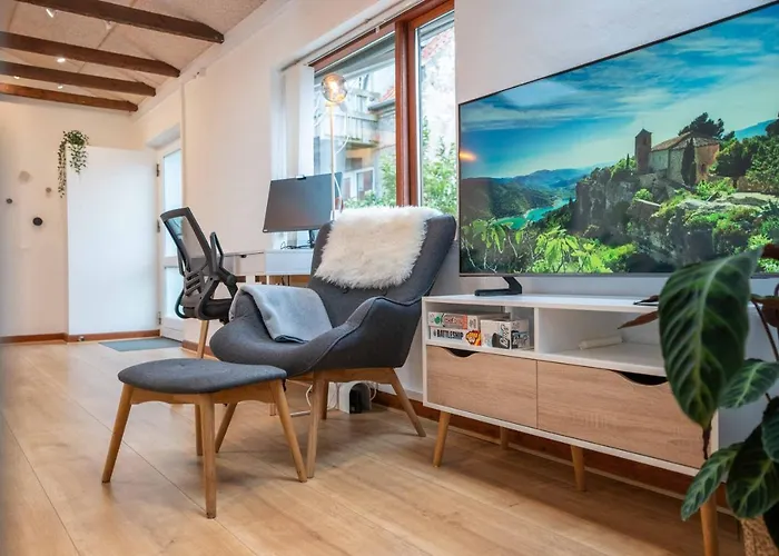 Skylight - Private Terrace, Free Parking & Walk To וילה